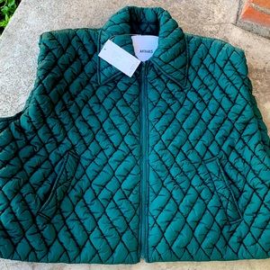 Gorgeous and light vests in green color for this winter.